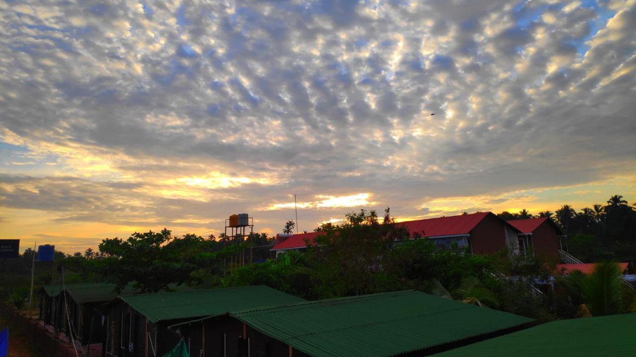 Royal Tulip Beach Cottages Arambol Buitenkant foto