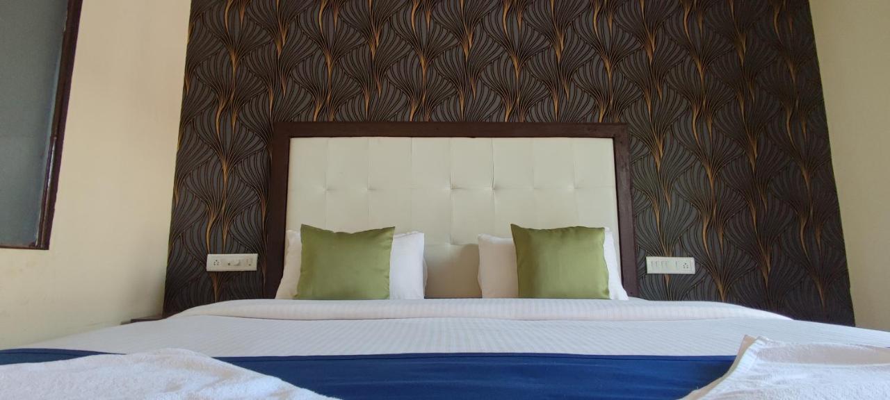 Royal Tulip Beach Cottages Arambol Buitenkant foto