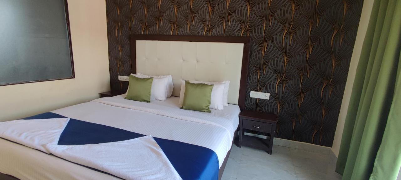 Royal Tulip Beach Cottages Arambol Buitenkant foto